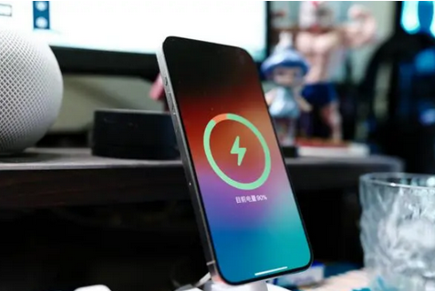 大同苹果15换屏服务分享用什么充电器给iPhone15充电更好 